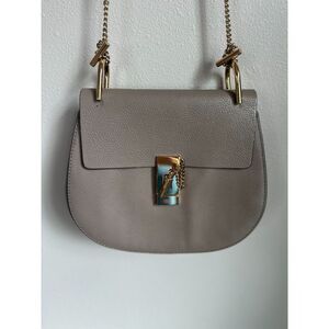 CHLOE Women's Drew Grey Pebbled Leather Medium Chain Strap Crossbody Saddle Bag
